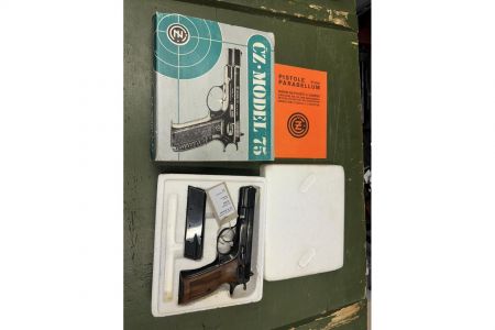 Pistolet CZ75 1980r